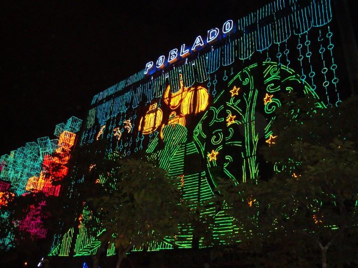 2011 christmas lights in medellin Christmas lights highlighting the Poblado neighborhood