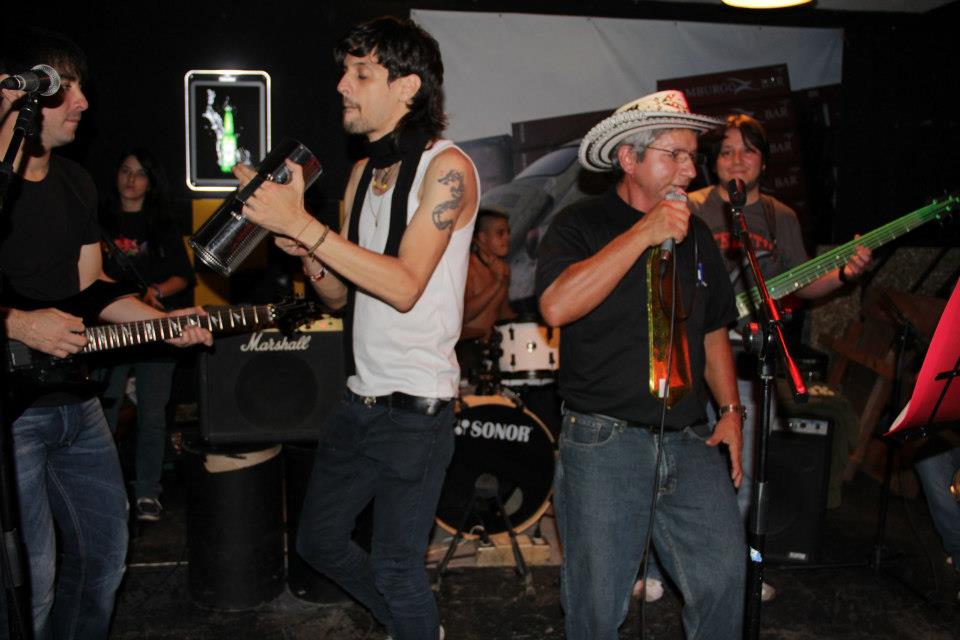 El Bar Hamburgo es conocido por su música en vivo.