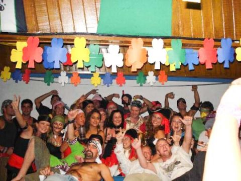 Una fiesta en The Pit Stop