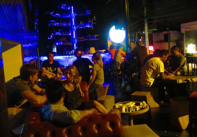 Si te estás quedando en Happy Buddha Boutique Hostel, también puedes disfrutar del Tree Bar adjunto.