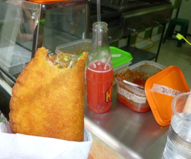 Sin duda, la empanada de arroz con pollo es una buena razón para pasar más tiempo en La América. 
