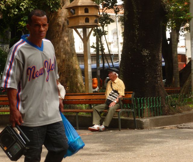 Parque Bolívar No sabía que los colombianos escuchan a Bobby Brown. No sabía que alguien todavía lo hace.