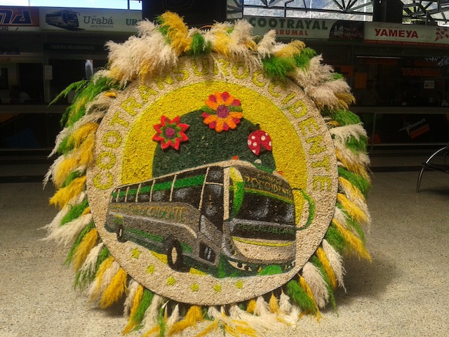 Una silleta Una silleta es un letrero hecho de flores.