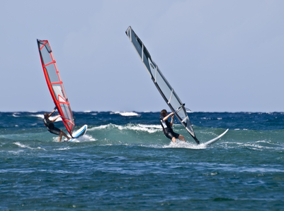 Windsurfing Dos windsurfistas compitiendo