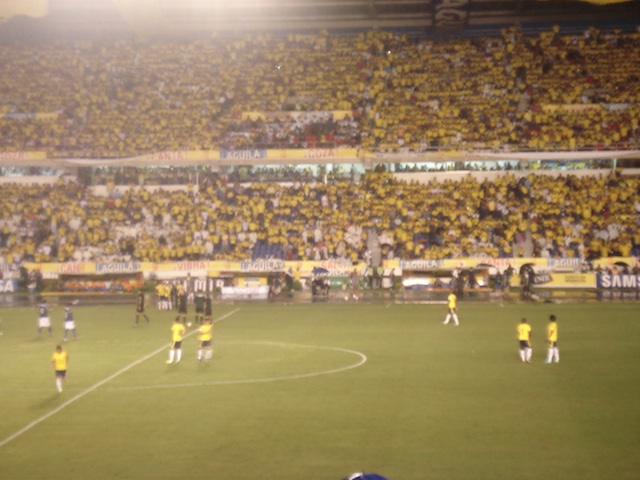 Colombia kicking culo.