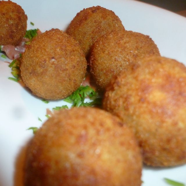 Croquetas de jamón Croquetas de jamón are one of my favorite tapas, ever.