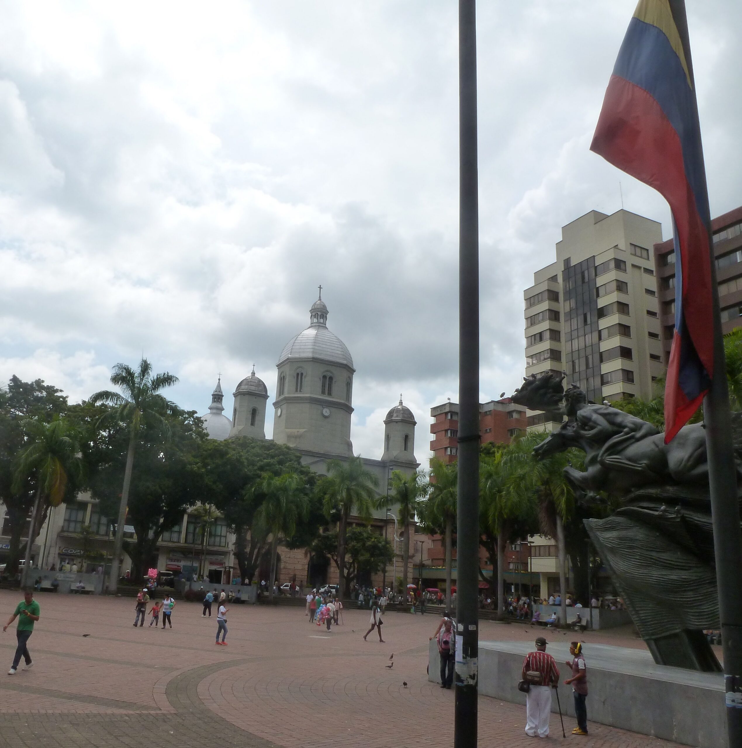 Plaza Bolívar Like Medellín, Pereira has a place that honors Simón Bolívar, the liberator.