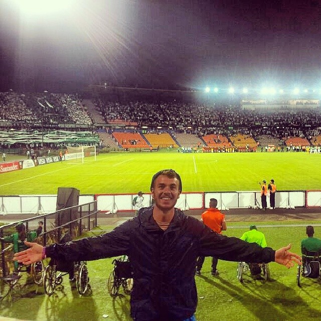 Lloyd Lloyd disfrutó el partido de Copa Libertadores entre Atlético Nacional de Medellín y Club Nacional de Uruguay.