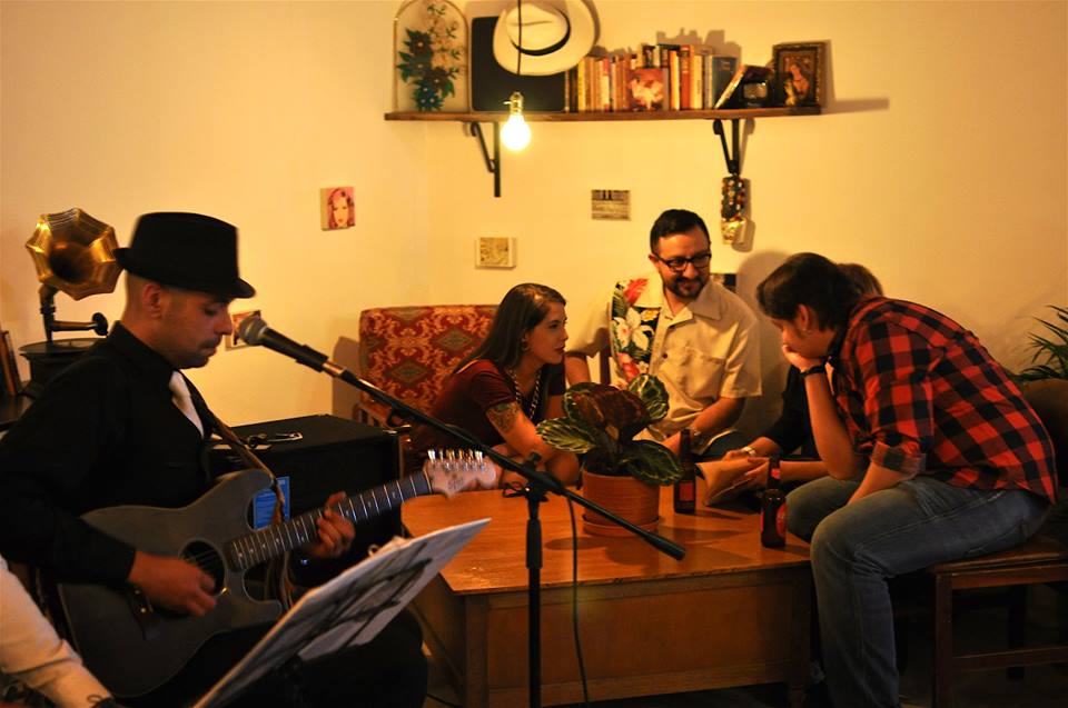 Música en vivo y conversación en el Cliché (foto cortesía de Café Cliché)