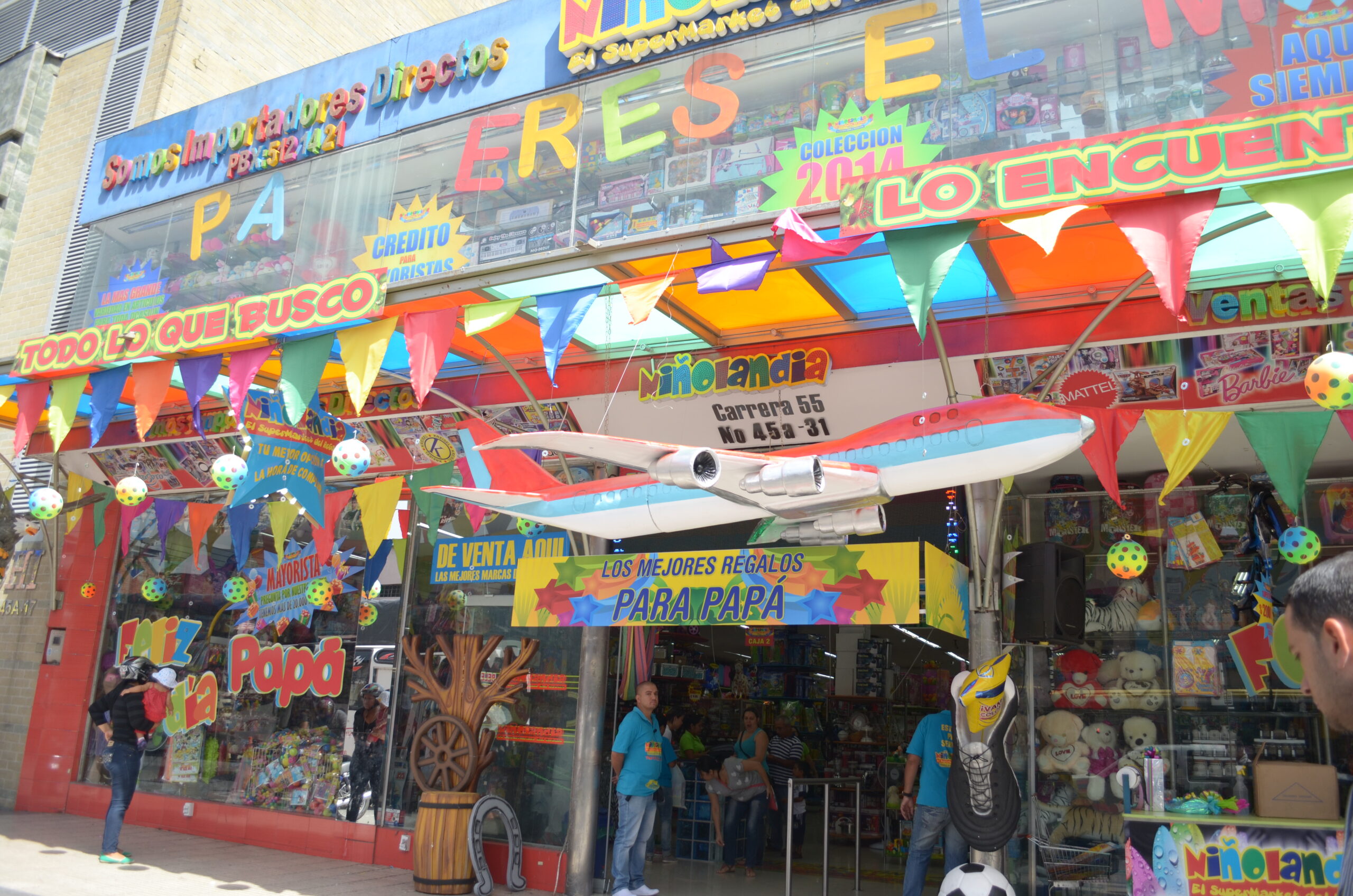 El Hueco A giant toy store in the middle of El Hueco