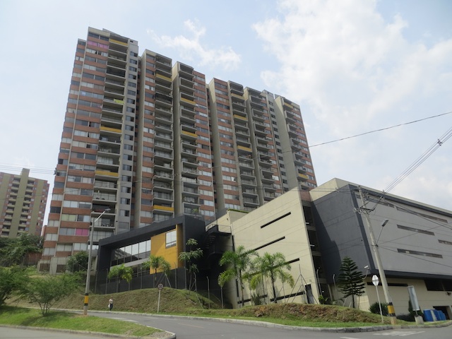 El segundo apartamento del autor Mi segundo edificio de apartamentos, un edificio alto en Loma de Los Bernal