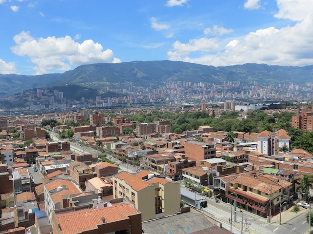 Vista desde el balcón Vista desde el primer balcón, mirando hacia el oriente