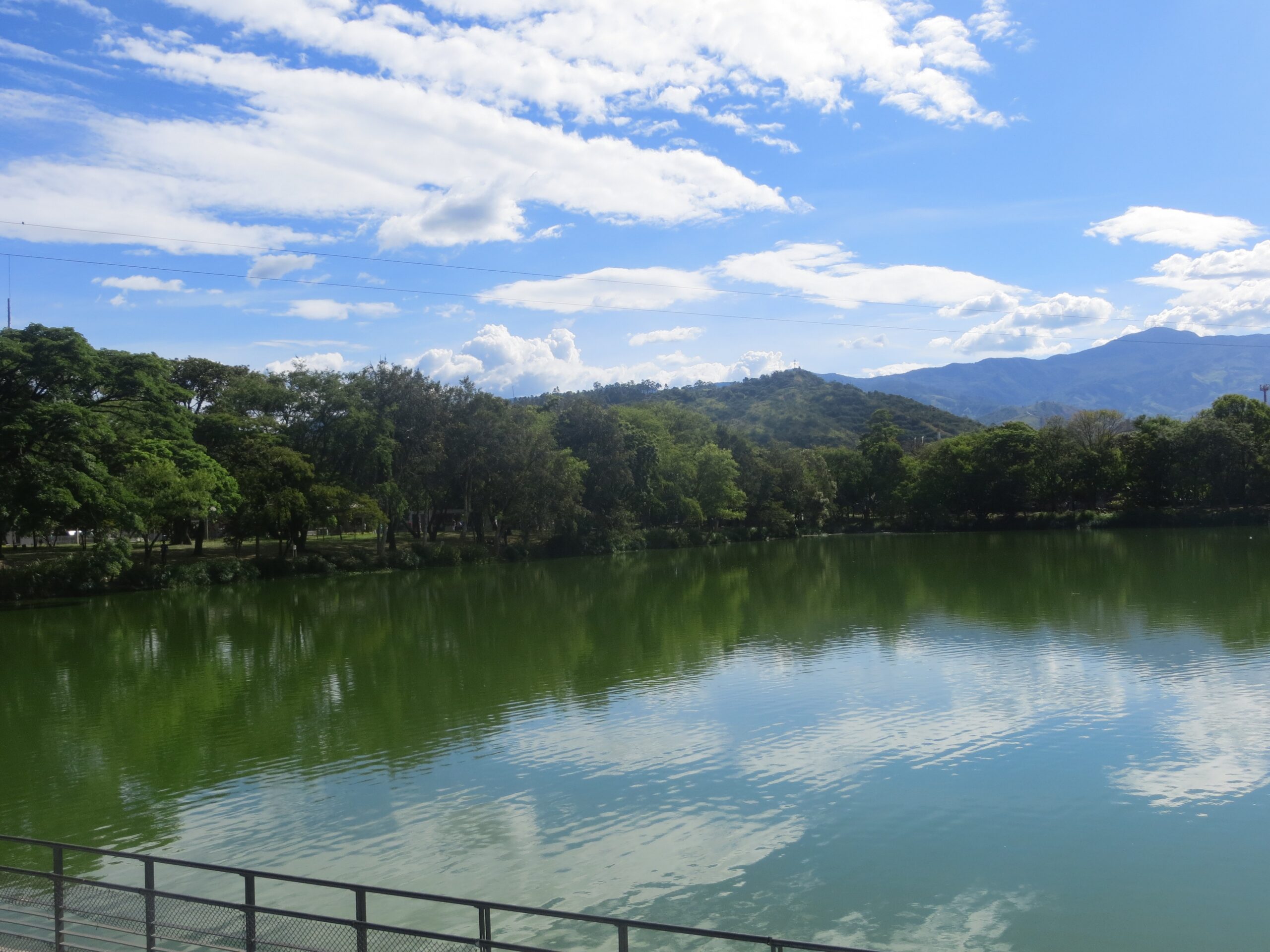 Lago del Parque Norte, las atracciones están ubicadas alrededor del lago