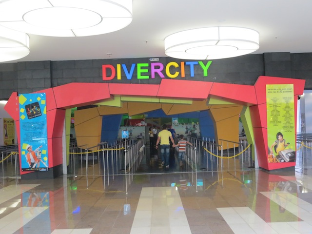 Divercity Entrance to Divercity in Santafé