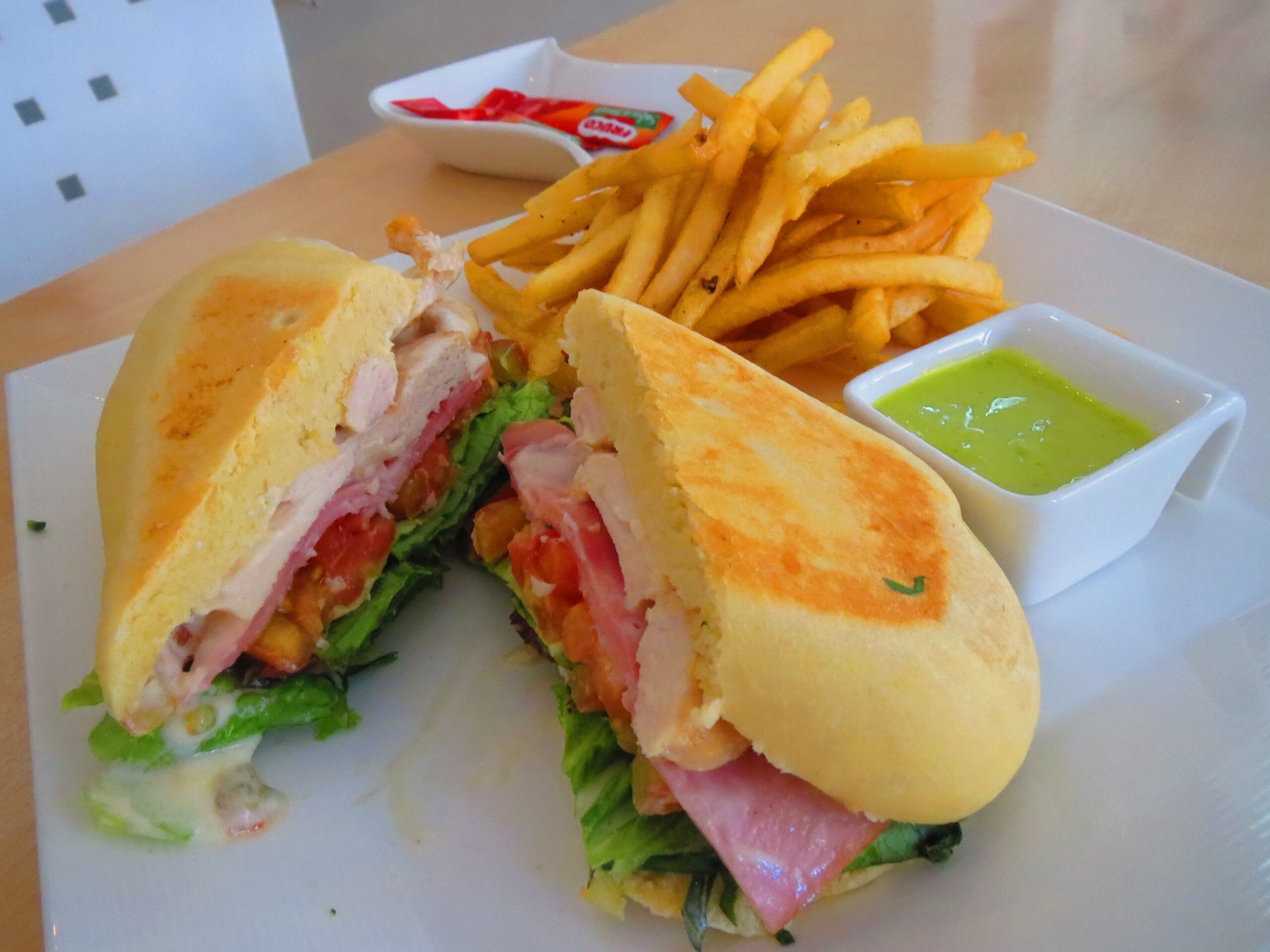 D'Andre Gourmet Es el único sándwich en el menú de D'Andre Gourmet, y es bueno.