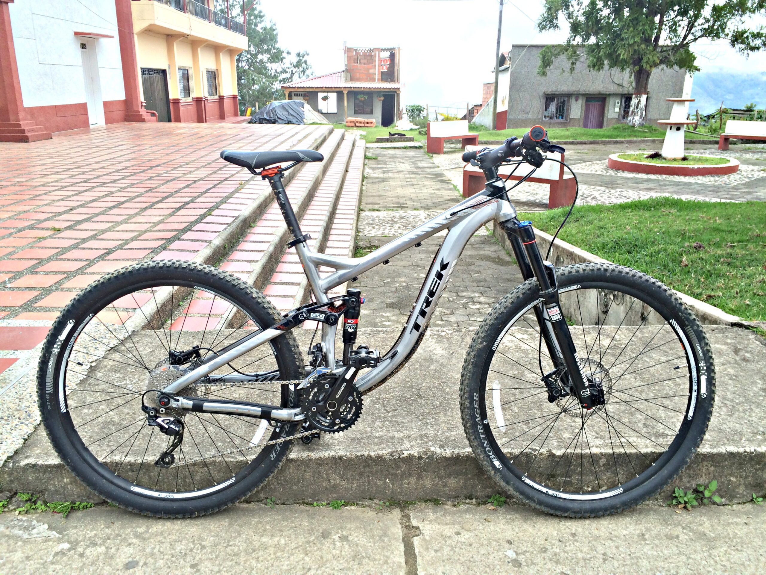 Trek Remedy 7 trail bike Colombian Bike Junkies trail bike