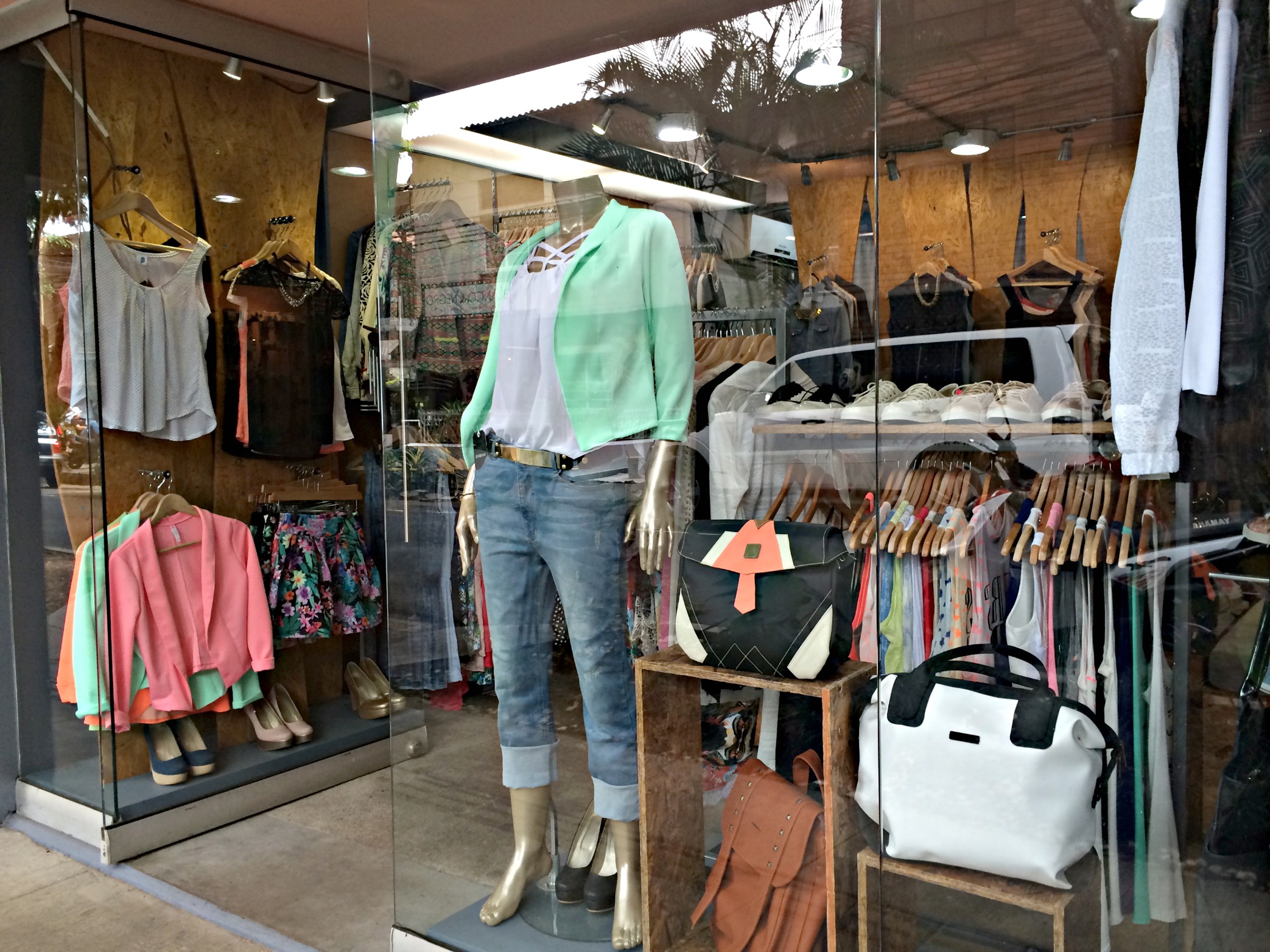 Boutique shop Compras en la Vía Primavera.