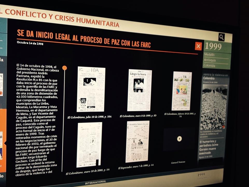 Museo Casa de la Memoria Una de las pantallas interactivas de la sala, que alberga artículos de periódicos de la época.