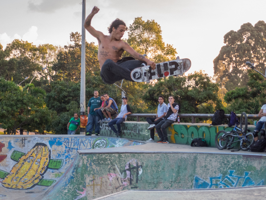 David Gonzalez David Gonzalez flying high in the Ciudad del Rio bowl
