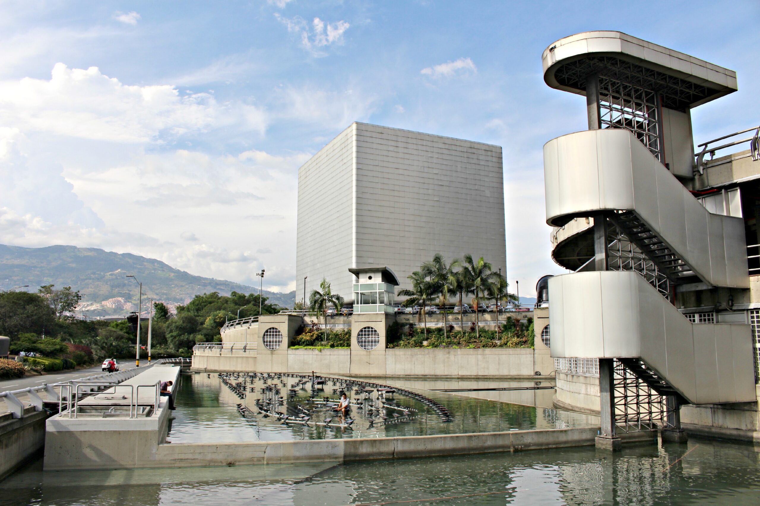 The cube-shaped auditorium The cube-shaped auditorium, Edificio Inteligente EPM
