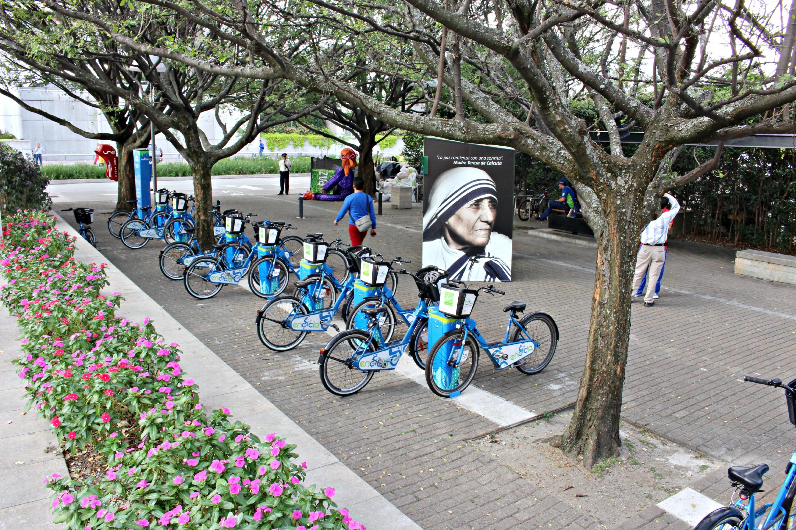 Free bikes Beautiful public spaces surrounding Edificio Inteligente EPM