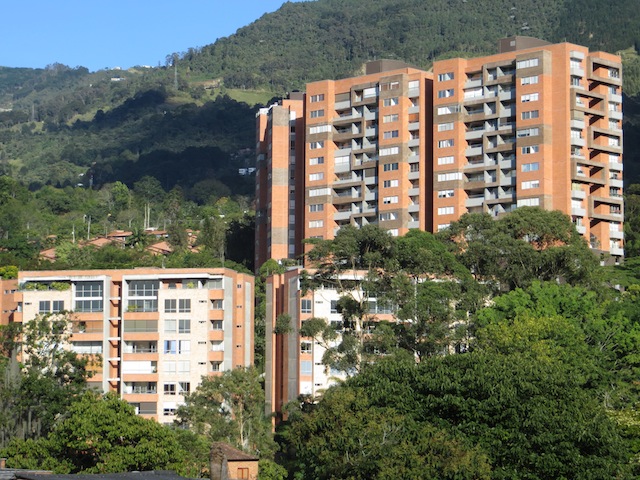 Edificios de apartamentos en Envigado cerca del centro comercial City Plaza