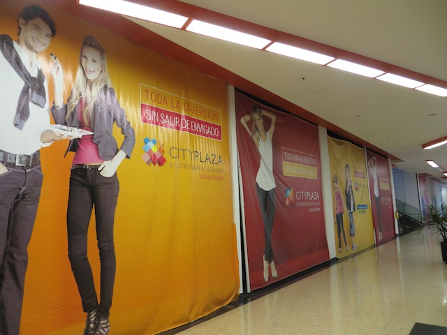 Locales vacíos en City Plaza