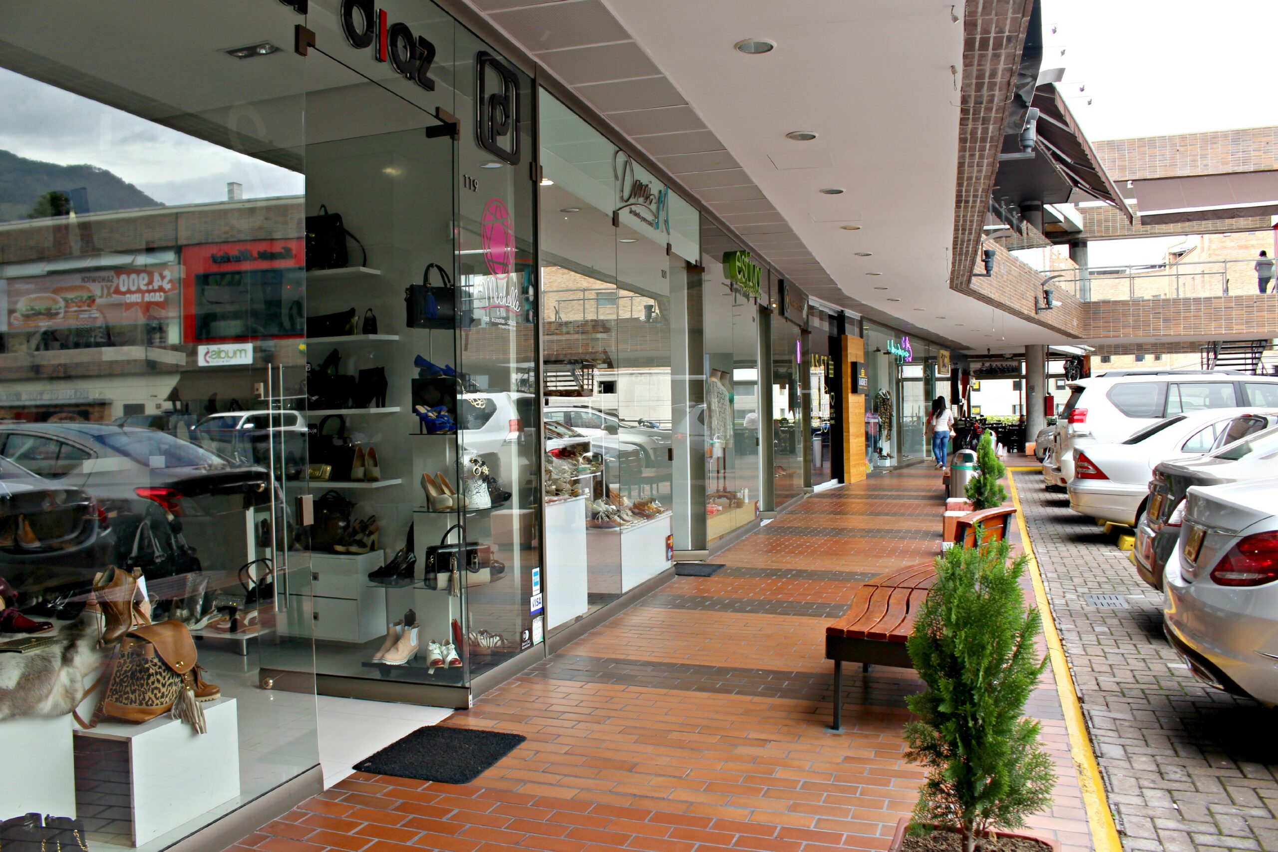 Boutique shops Boutique shops on Level 1 of Mall Zona Dos