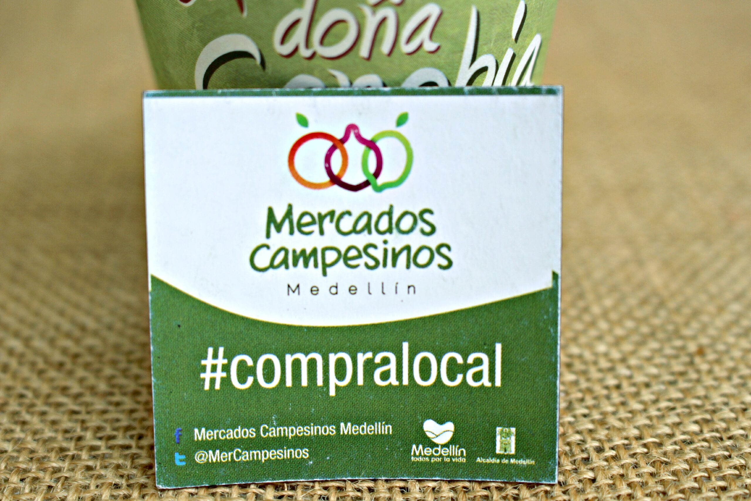 Mercados Campesinos Encuentra Mercados Campesinos en redes sociales con #compralocal