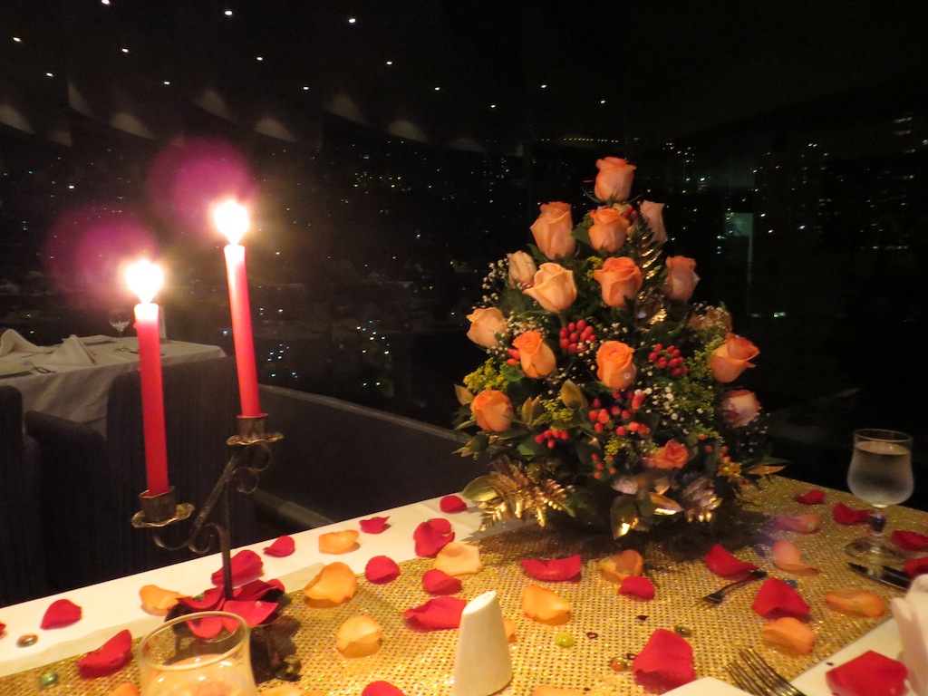 Restaurante Tony Romas Arreglo floral para una cena romántica en Tony Romas