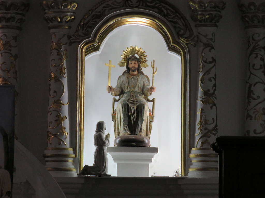 Altar Al frente del pasillo derecho