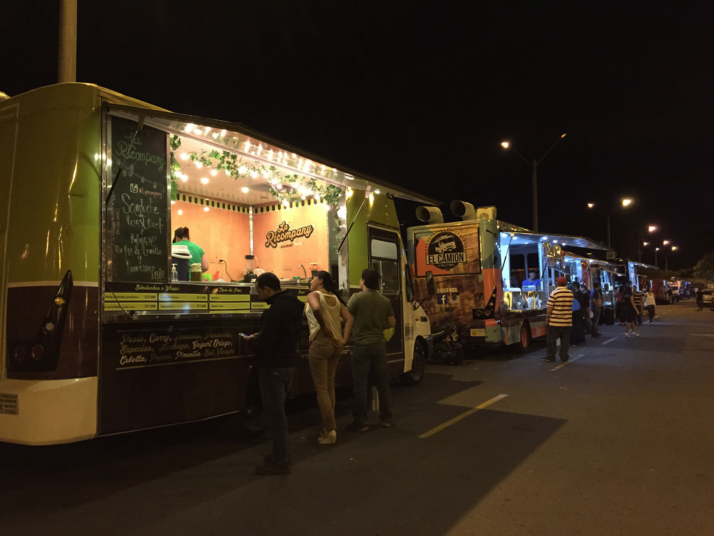 Medellín food trucks in Ciudad del Río
