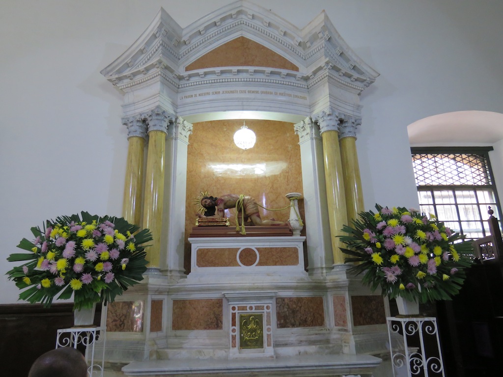 Altar Dentro de la iglesia