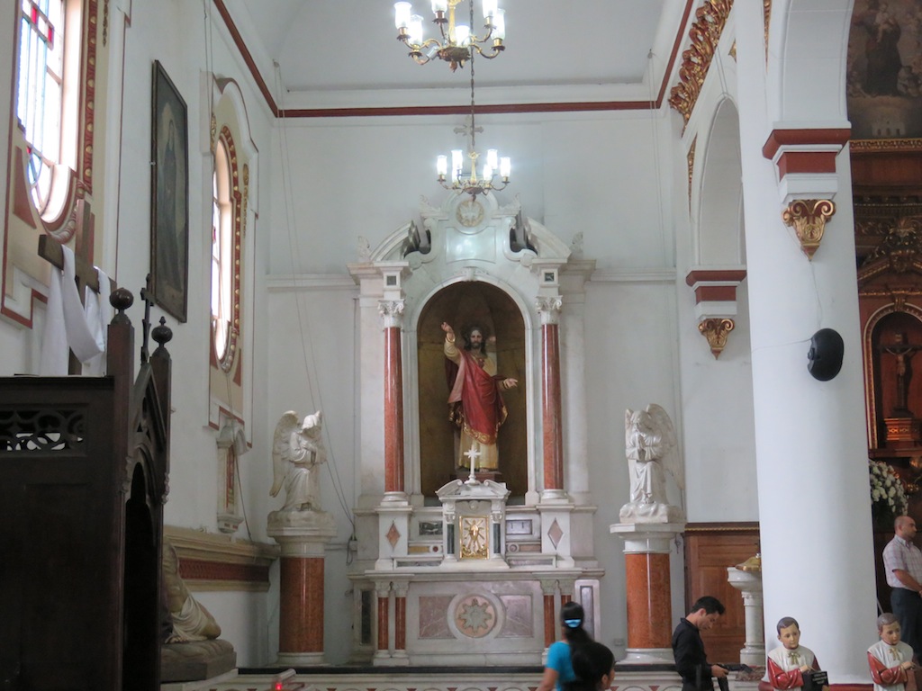 Iglesia de San José Al frente del pasillo izquierdo dentro de la Iglesia de San José