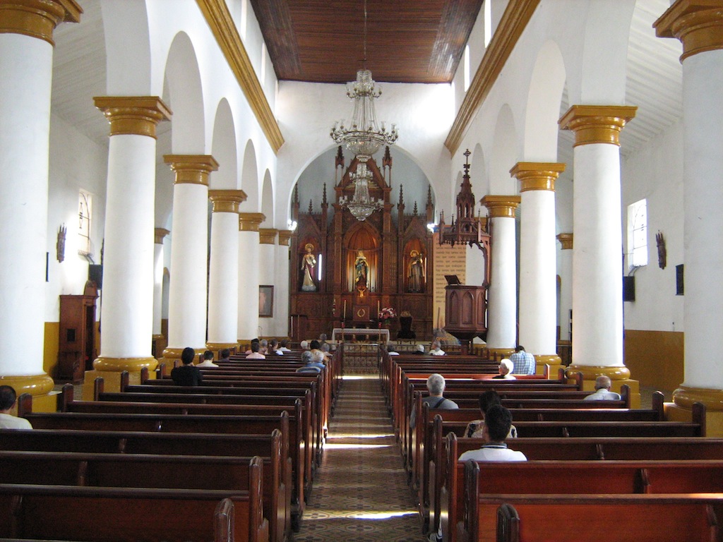 Nave The central nave inside Iglesia de Nuestra Senora de los Dolores (photo by SajoR)