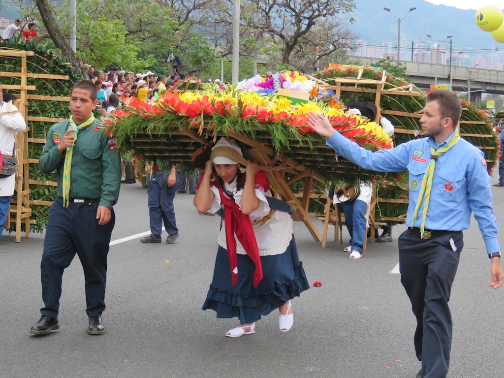 Cargando una silleta monumental