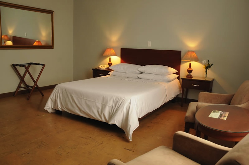 Double room Standard double room in hotel (photo by Hotel Nutibara)