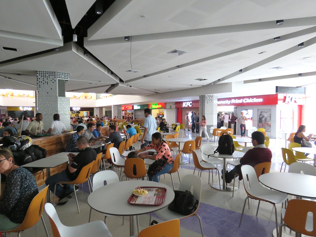 La zona de comidas en la expansión de Mayorca