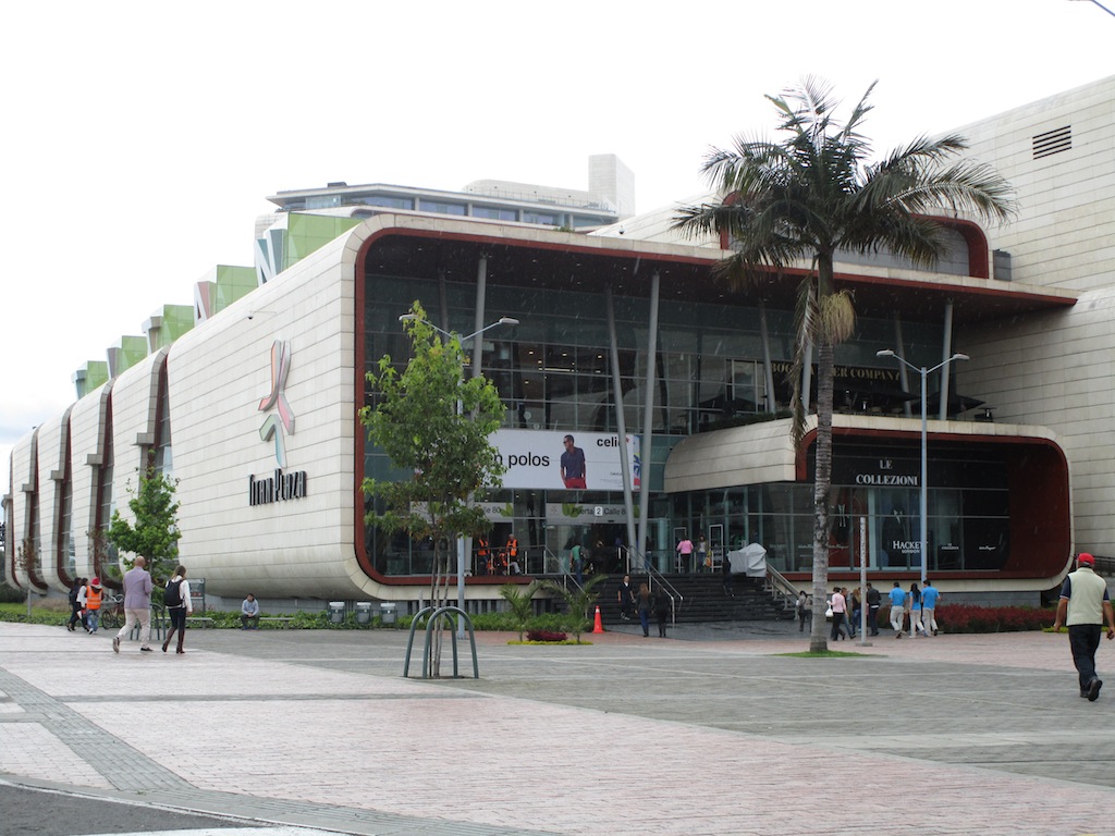 Titan Plaza, uno de los centros comerciales más nuevos en Bogotá, inaugurado en 2012