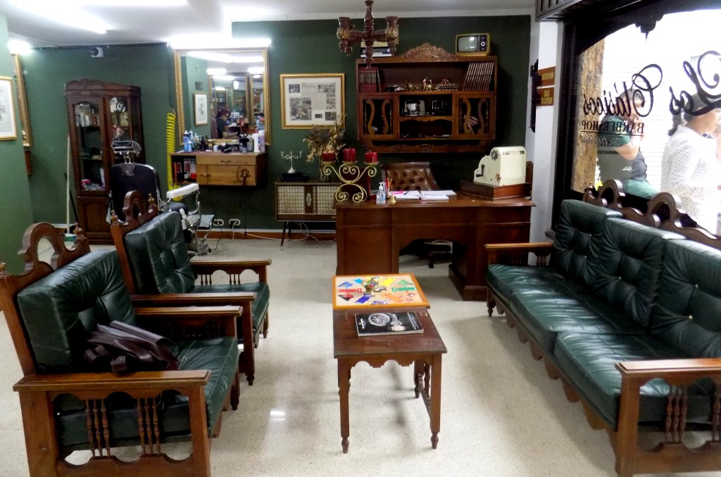 The waiting/ reception area inside Los Clásicos Laureles