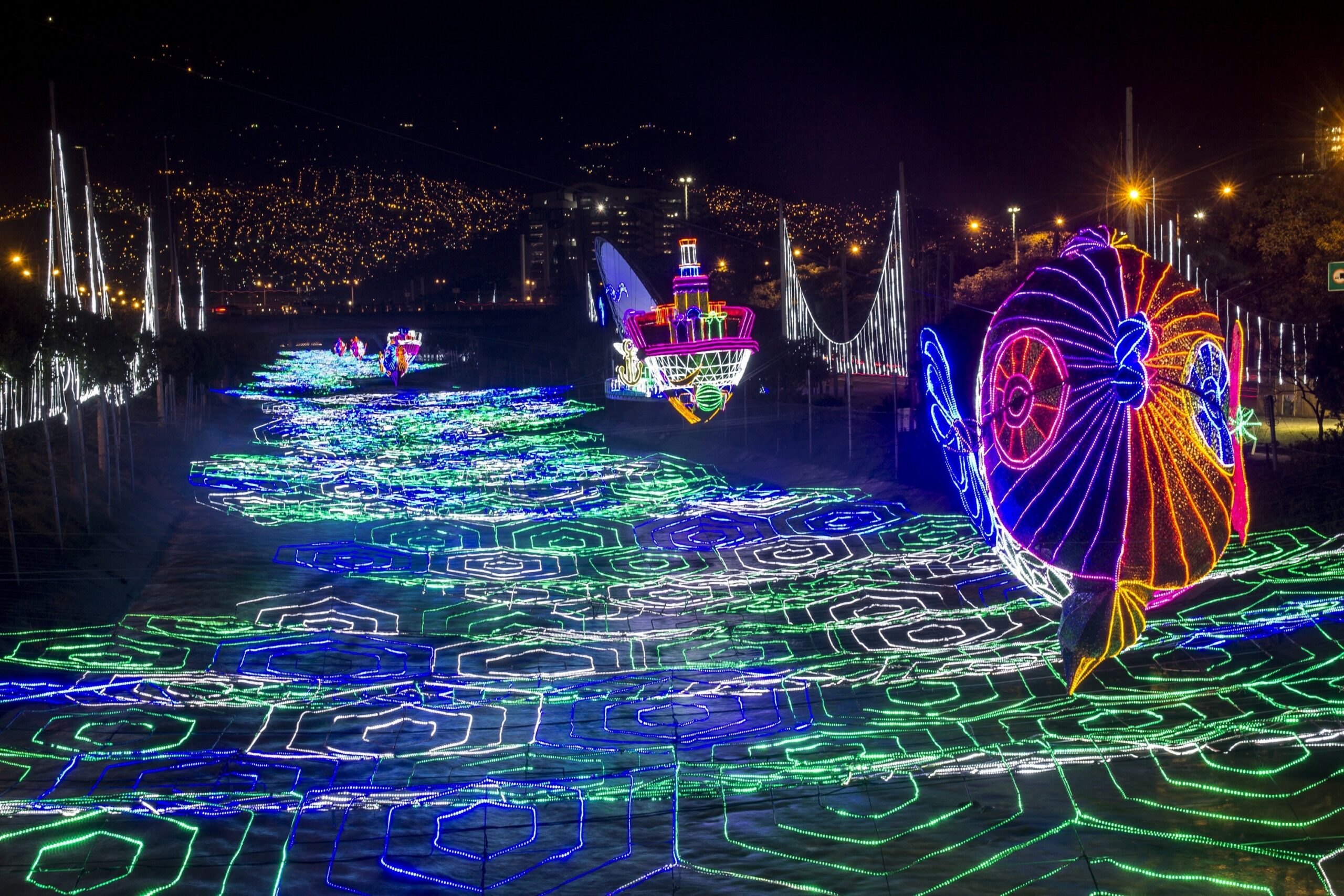 Resultado de imagen para luces de medellín