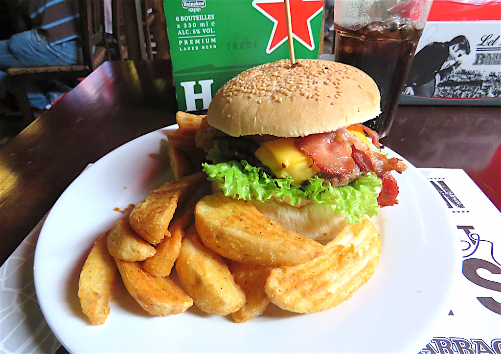 Barbacoa's house burger