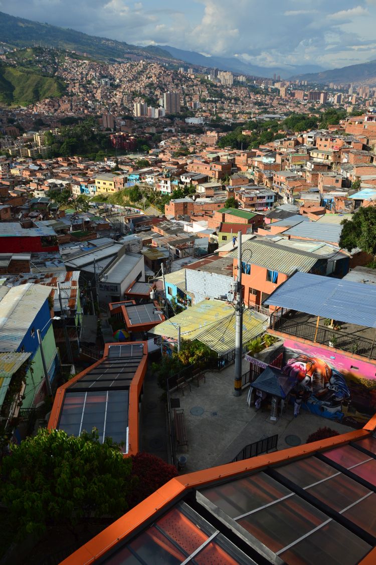 Las famosas escaleras eléctricas que han transformado la Comuna 13