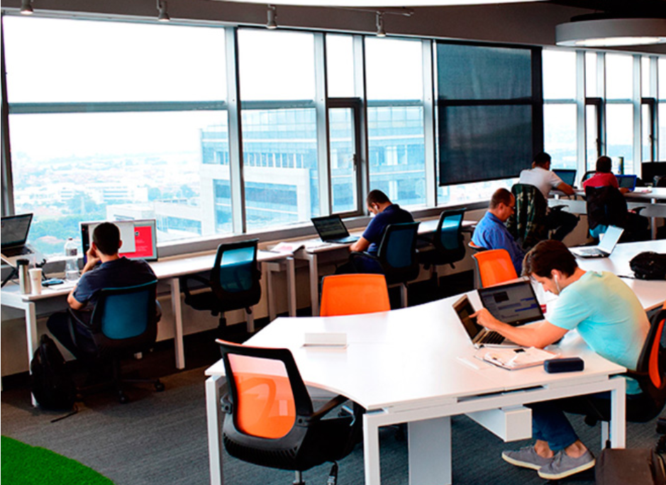 Espacio de trabajo con vista en Tinkko (foto cortesía de Tinkko)