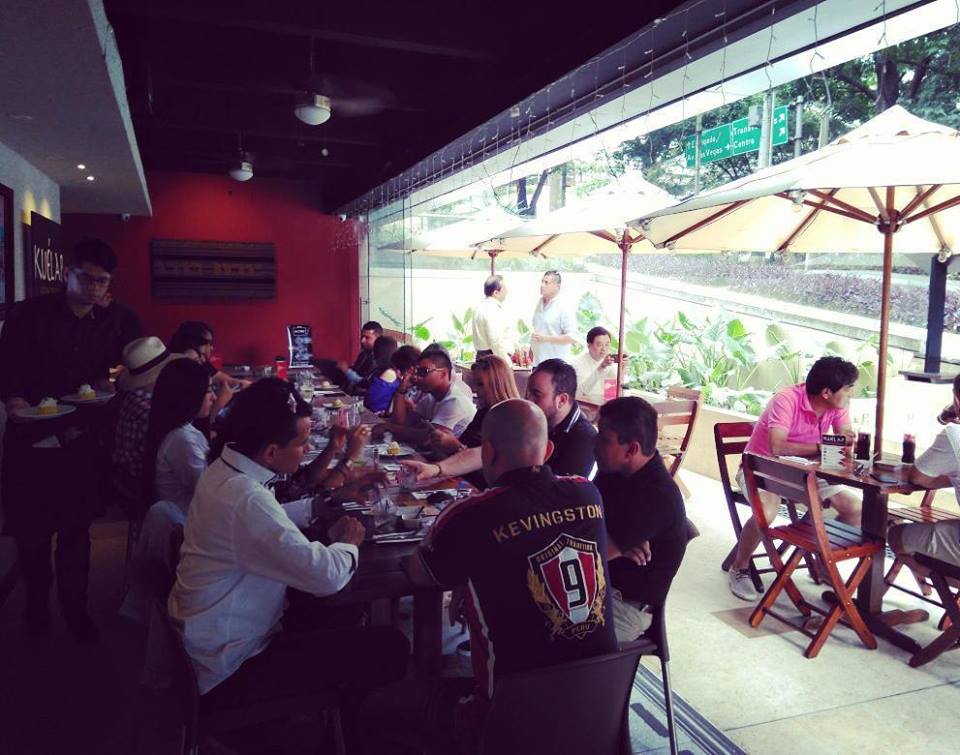 Both indoor and outdoor seating are available at Kuélap