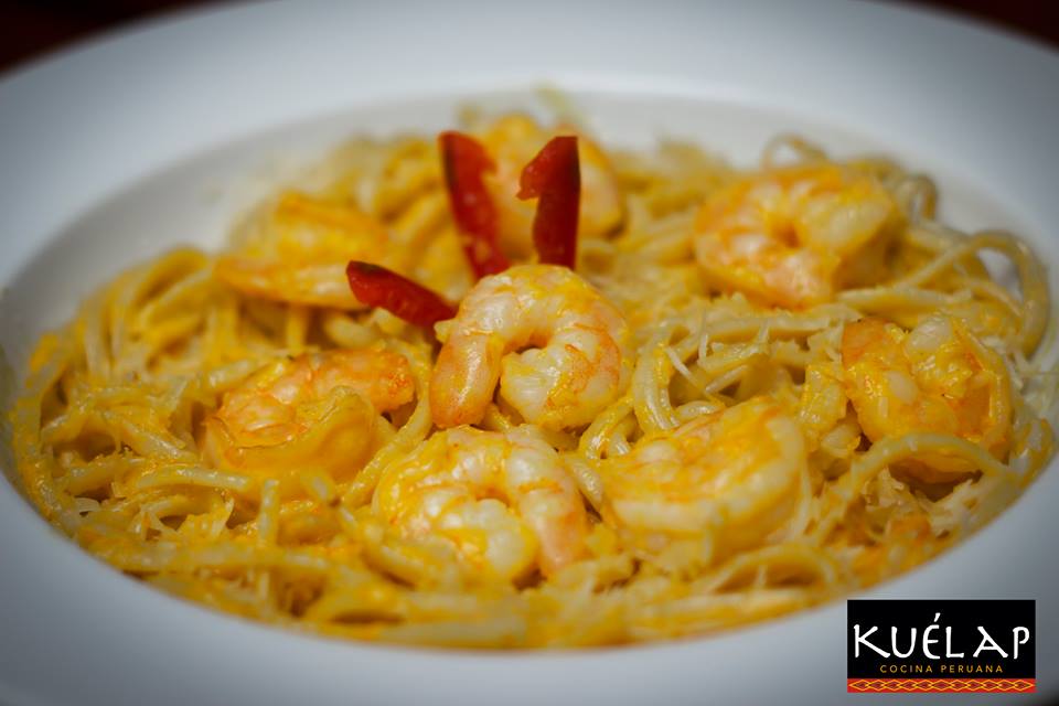 Creamy spaghetti a la huancaína with shrimp
