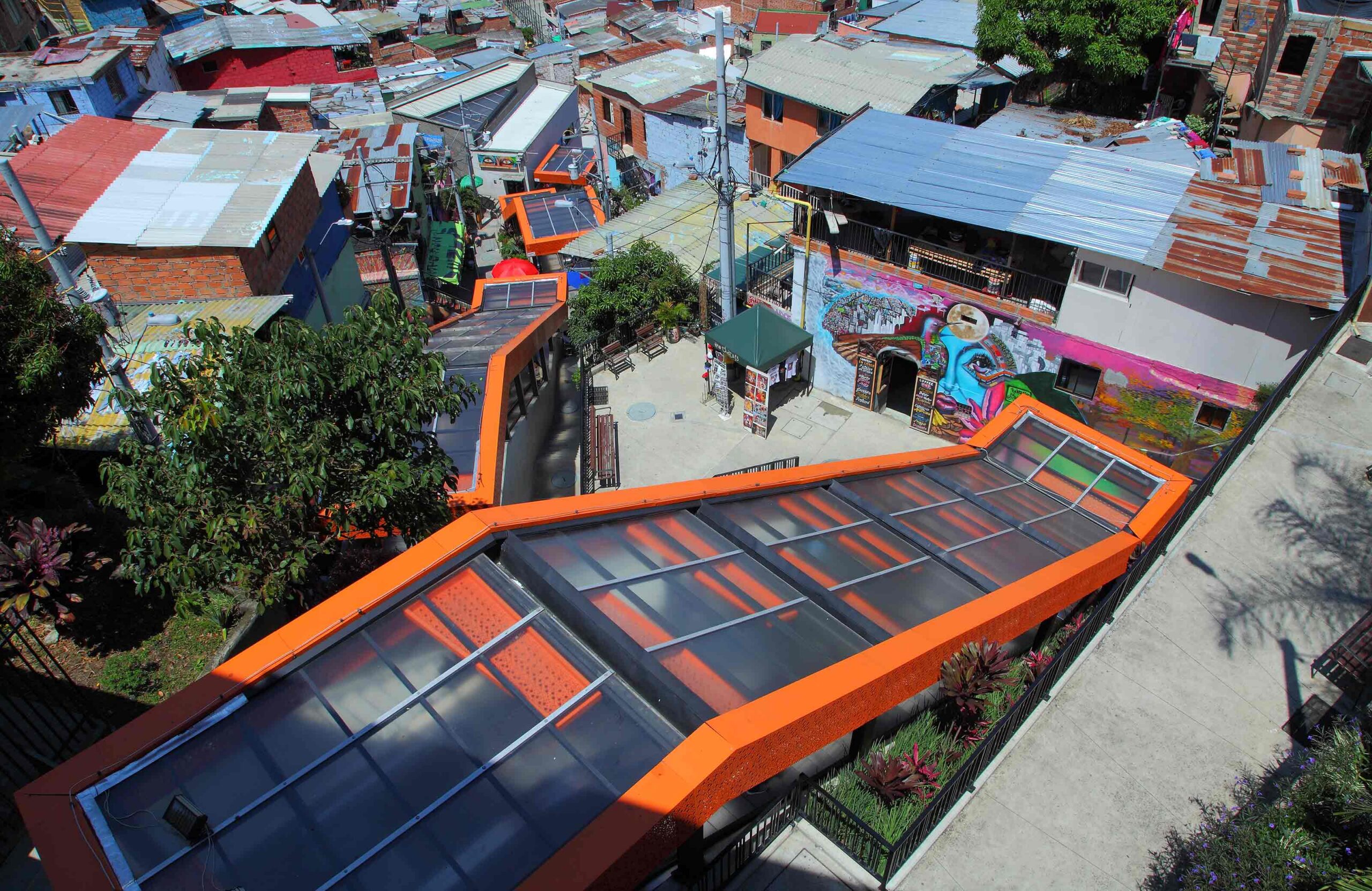 Image result for comuna 13 escaleras electricas