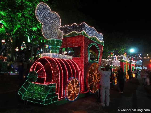 Train of lights The theme of this year's Christmas light displays is the history of Antioquia. A train sub-theme is evident in Parque Envigado.