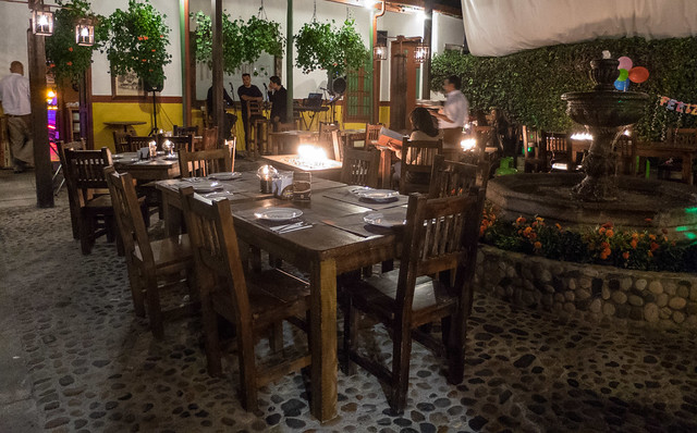 The outdoor patio at Marmoleo