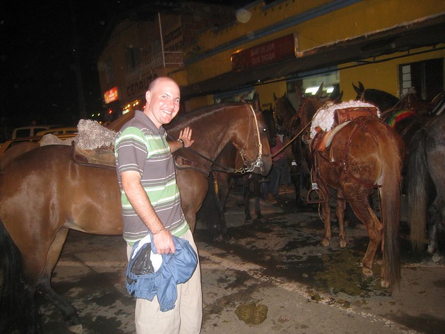 Horses Caballos un sábado en la noche en Sabaneta
